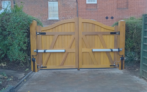 Kelshall wooden swing gates 2
