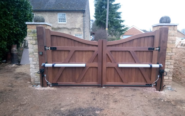 Meldreth hardwood automated gates