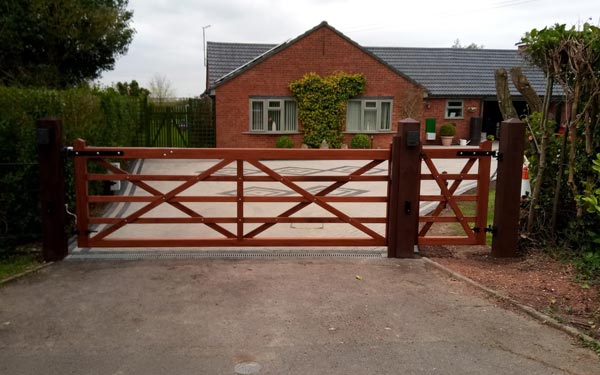 Foxton swing gate 1