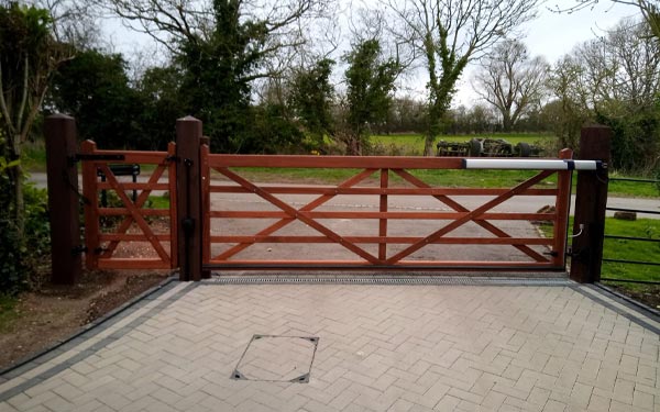 Foxton swing gate 2