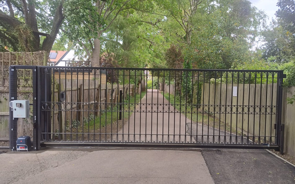 Abbotsley design with hexagonal detailing 2