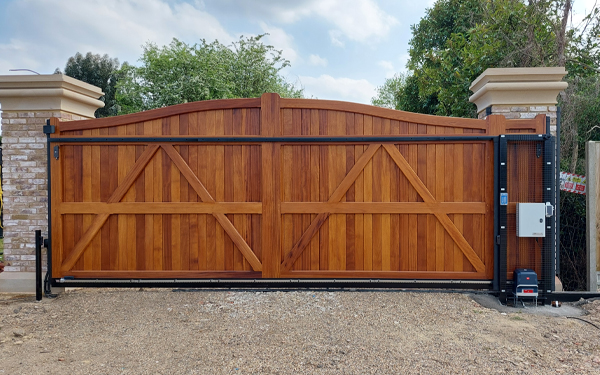 Kelshall sliding wooden gate installation 2
