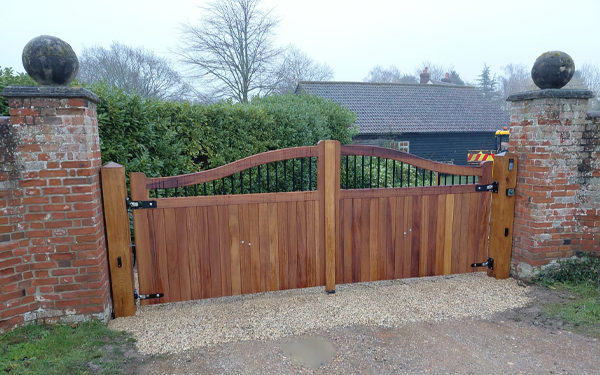 Clavering style swing gates 1