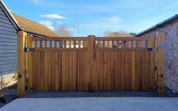 Chipping swing gates 1