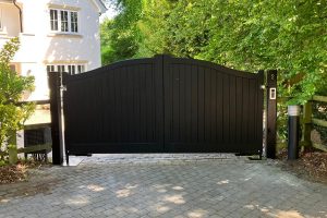 Metal gate